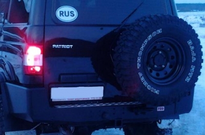 Задний силовой бампер под фаркоп с калиткой для запасного колеса для лифтованного УАЗ Патриот